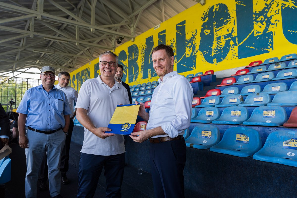 Ministerpräsident Michael Kretschmer besucht das Bruno-Plache-Stadion ...